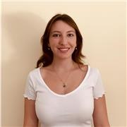 Étudiante en master de biologie donne des cours de science de la vie